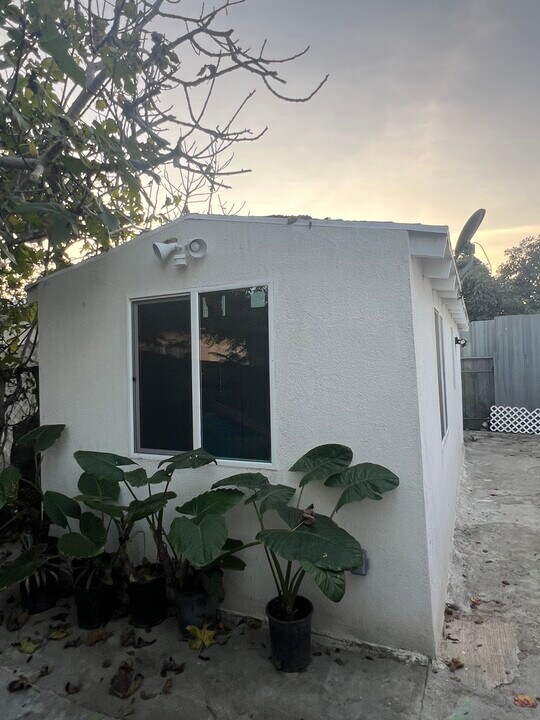 9613 Anzac Ave in Los Angeles, CA - Foto de edificio