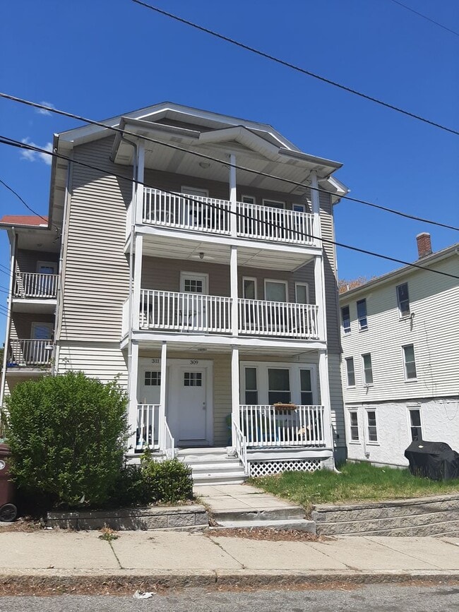 311 Ward St in Woonsocket, RI - Building Photo - Building Photo