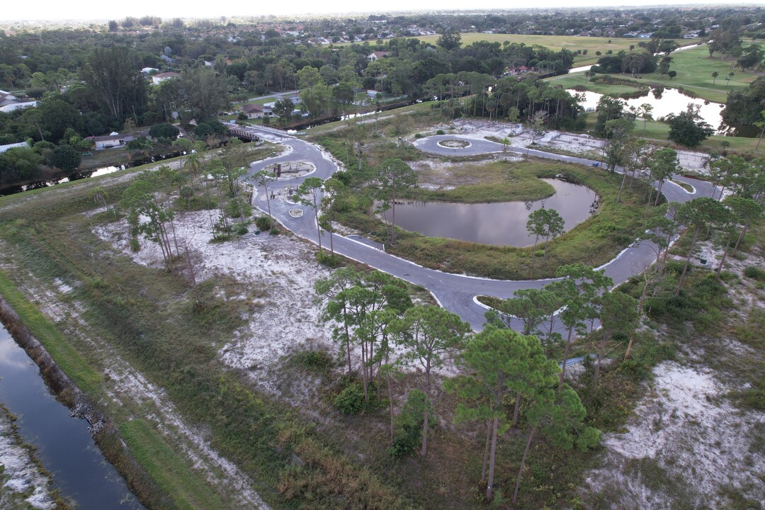 The Lynx Golf Estates in Lake Worth, FL - Building Photo