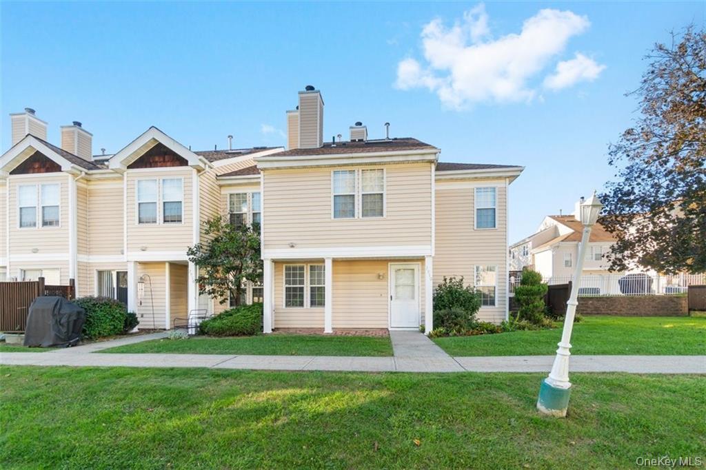 2910 Whispering Hills Dr in Chester, NY - Building Photo