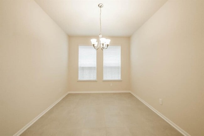 4211 Fair Country Ln