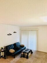 4918 River Glen Dr in Las Vegas, NV - Building Photo - Building Photo