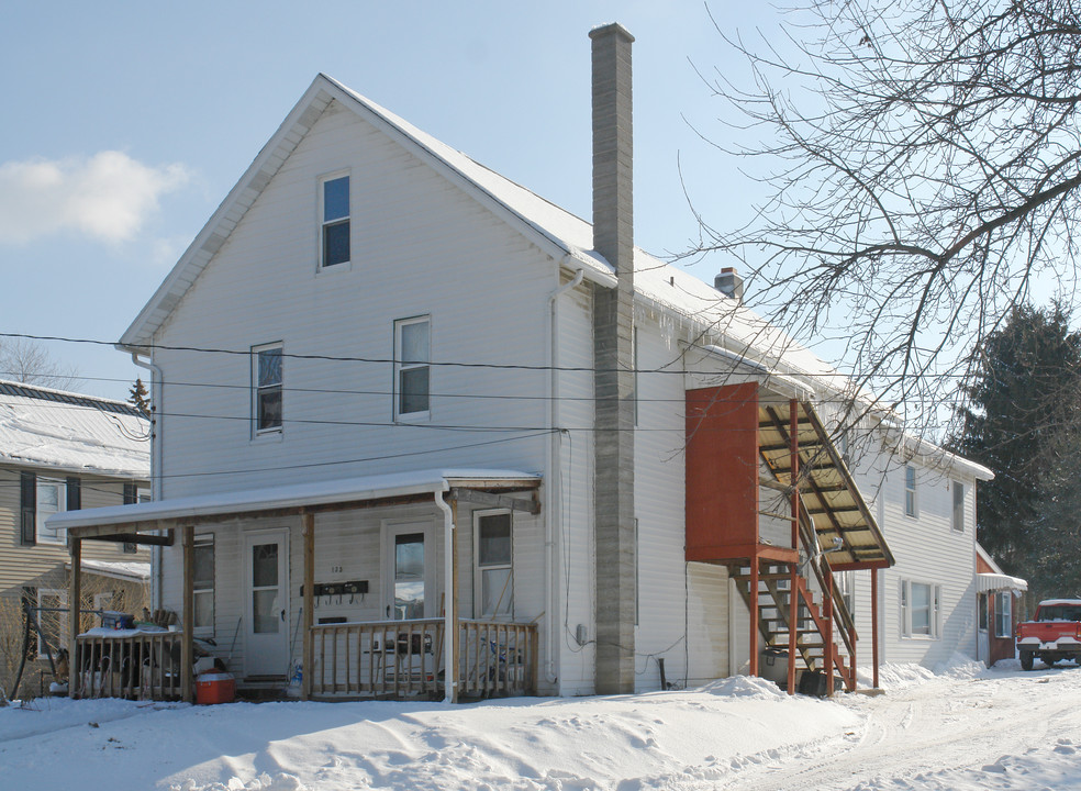 135 Whiterock Ave in Pleasant Gap, PA - Building Photo