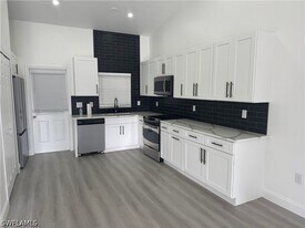 7296 Pebble Beach Rd in Ft. Myers, FL - Building Photo