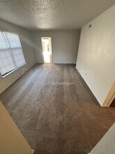 1008 NE Lindsay Ave in Lee's Summit, MO - Building Photo - Building Photo