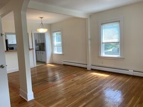 10 Kinney Ave, Unit 2 in Norwich, CT - Foto de edificio - Building Photo