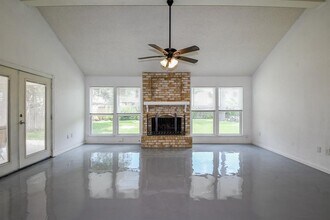 19522 Dianeshire Dr in Spring, TX - Building Photo - Building Photo