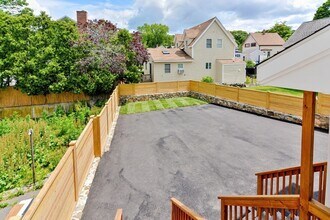 64 Crescent St in Swampscott, MA - Building Photo - Building Photo