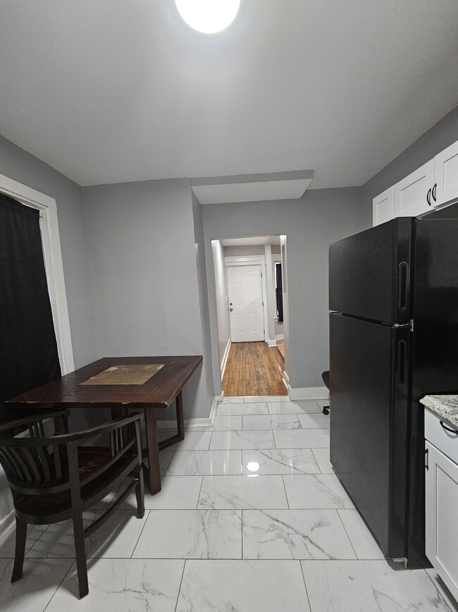 119 Monroe St, Unit 1 in New Haven, CT - Foto de edificio - Building Photo