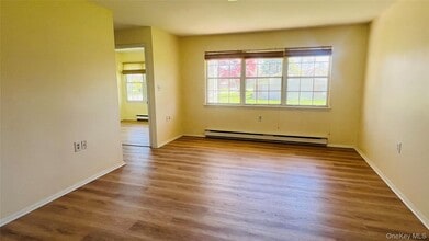 399 Woodbridge Dr in Ridge, NY - Building Photo - Building Photo