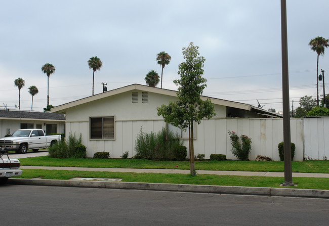 261-269 S Oak St in Orange, CA - Building Photo - Building Photo