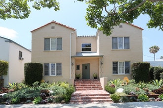 419 S Oakhurst Dr in Beverly Hills, CA - Building Photo - Building Photo