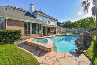 5926 Brook Bend Dr in Sugar Land, TX - Building Photo - Building Photo