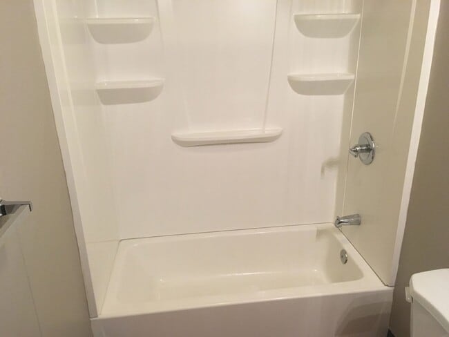 290-330 N 3rd St in Conneaut Lake, PA - Building Photo - Building Photo