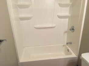 290-330 N 3rd St in Conneaut Lake, PA - Building Photo - Building Photo