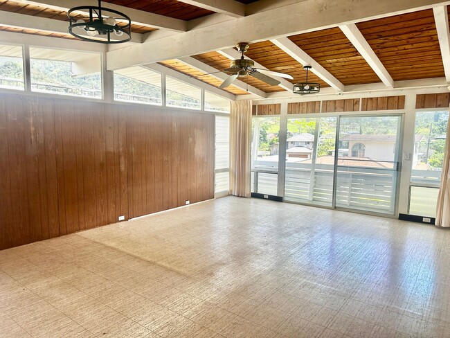 property at 3313 Manoa Rd