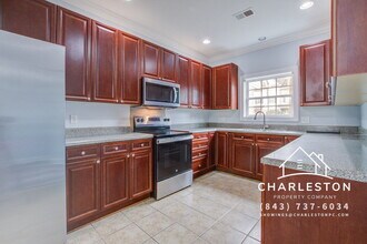 4902 Lake Palmetto Ln in North Charleston, SC - Foto de edificio - Building Photo