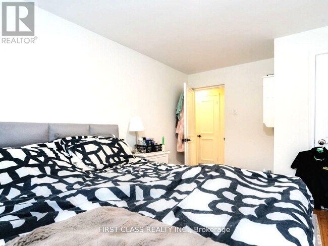 117 Hillsdale Ave E in Toronto, ON - Building Photo - Building Photo