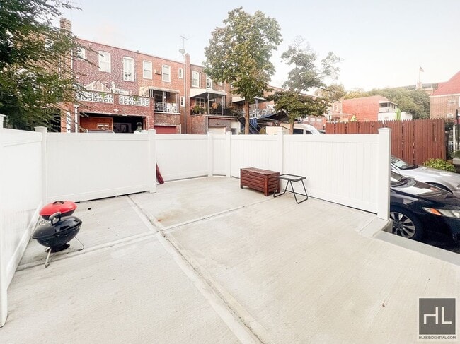 68-37 Dartmouth St