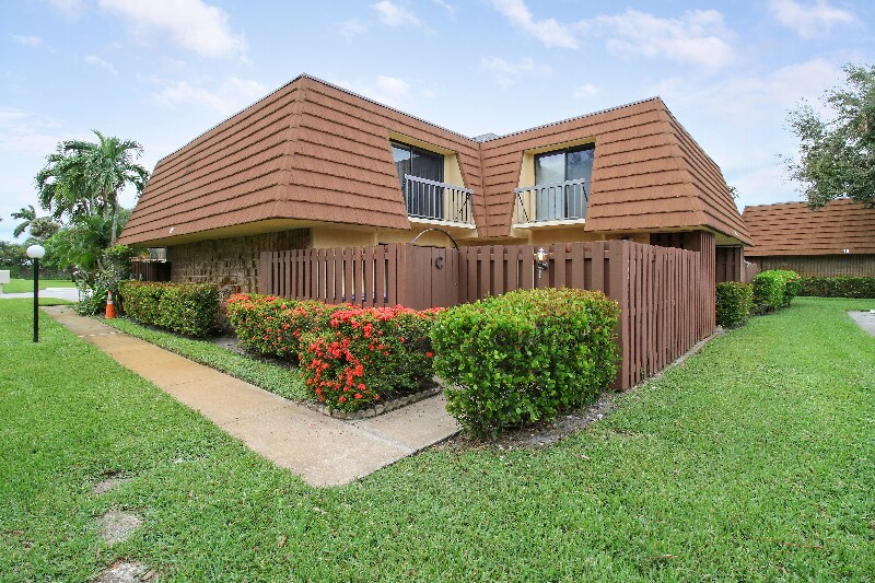 825 Center St in Jupiter, FL - Building Photo