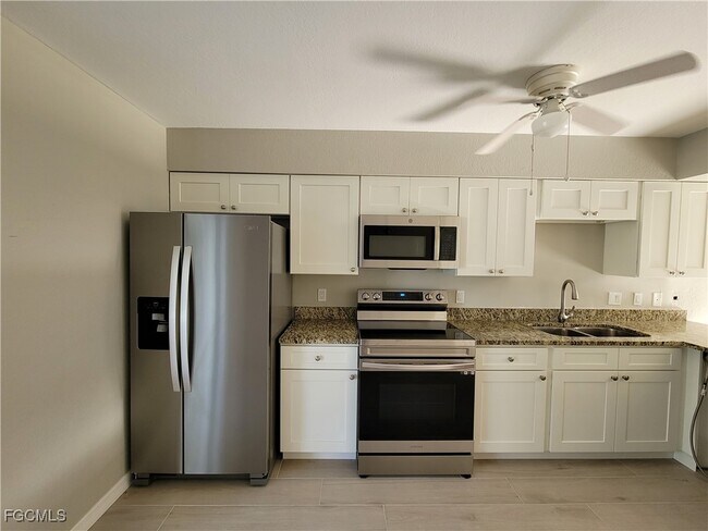 4530 SW 7th Pl in Cape Coral, FL - Building Photo - Building Photo