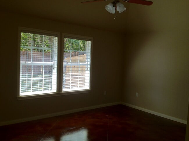 201 Chapel Trail Cir in Waco, TX - Foto de edificio - Building Photo