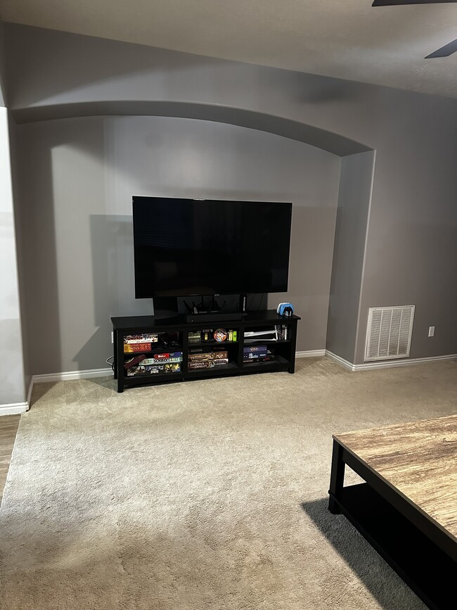 968 Chelsea Ln in North Salt Lake, UT - Building Photo - Building Photo