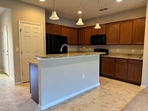 6977 Heatherton Ct in Jacksonville, FL - Foto de edificio - Building Photo