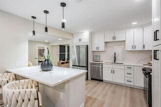 1104 S Lois Ave in Tampa, FL - Building Photo - Building Photo