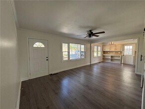 3854 Davis St in Suwanee, GA - Foto de edificio - Building Photo