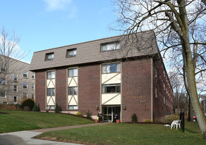 The Harwicke Apartments in West Hartford, CT - Foto de edificio - Building Photo