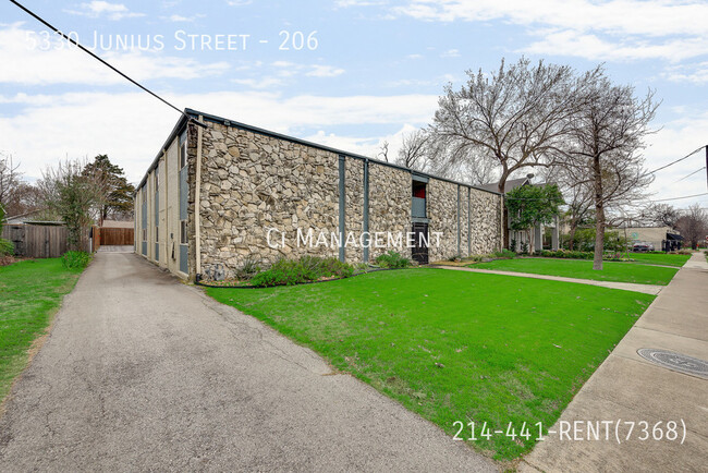 5330 Junius St in Dallas, TX - Building Photo - Building Photo