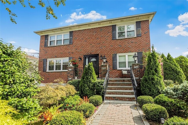2 Bryn Mawr Pl, Unit 1st floor in Yonkers, NY - Building Photo - Building Photo