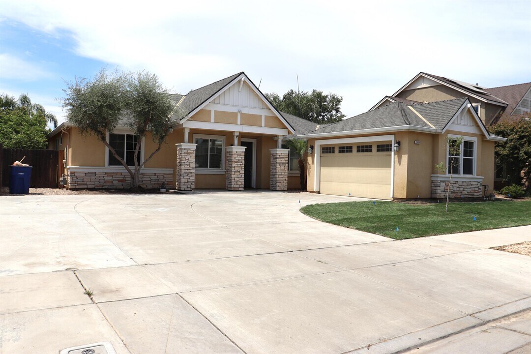 2939 17th Ave in Kingsburg, CA - Building Photo