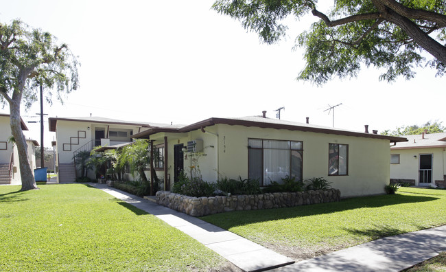 2134 W Juno Ave in Anaheim, CA - Foto de edificio - Building Photo