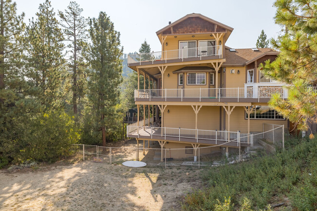 907 Cameron Dr in Big Bear Lake, CA - Building Photo - Building Photo