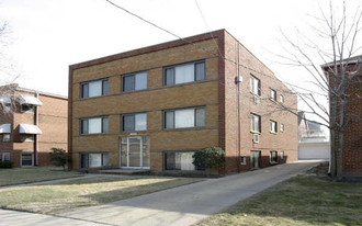 17840 Lake Shore Blvd Apartments