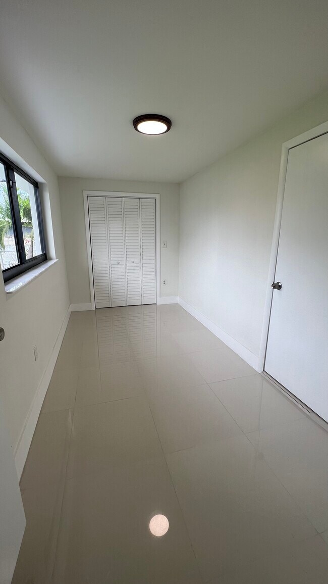 3515 NW 13th St, Unit Apartment in Miami, FL - Foto de edificio - Building Photo