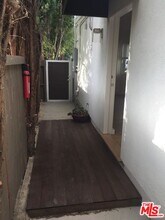 7040 Semrad Rd in Los Angeles, CA - Building Photo - Building Photo