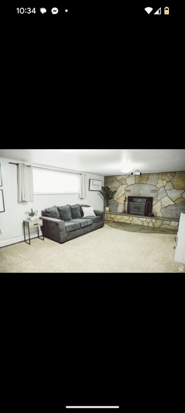 295 N 300 E in Ephraim, UT - Foto de edificio - Building Photo