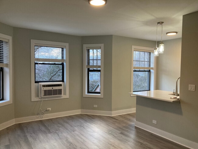 372 Hazel Ave, Unit B3 in Glencoe, IL - Building Photo - Building Photo