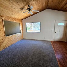 2086 9th Ln in Big Bear, CA - Building Photo - Building Photo