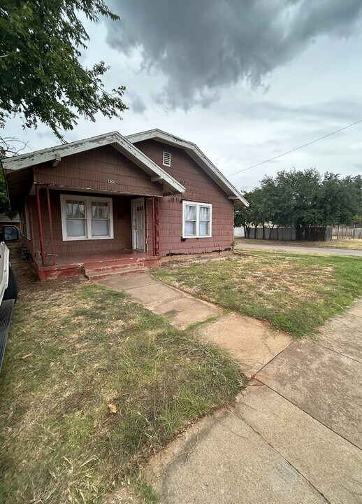 1900 Monroe St in Wichita Falls, TX - Building Photo