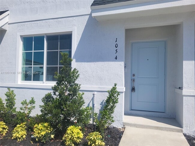 1054 NW 6th St in Florida City, FL - Building Photo - Building Photo