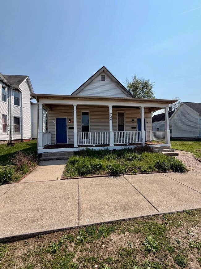 property at 924 SE 6th St