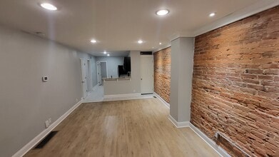 816 S 5th St, Unit A in Philadelphia, PA - Foto de edificio - Building Photo