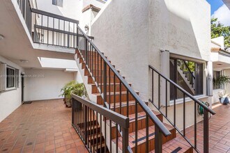 1520 Salzedo St in Coral Gables, FL - Building Photo - Building Photo
