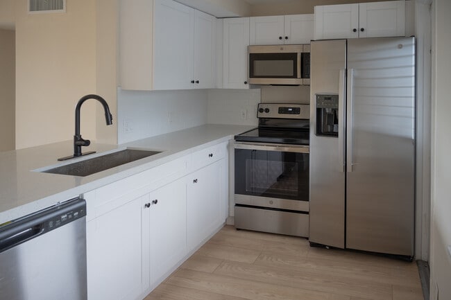 3000 S Course Dr in Pompano Beach, FL - Foto de edificio - Building Photo