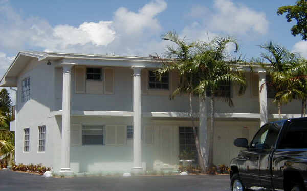 Middle River Apartments in Fort Lauderdale, FL - Building Photo - Building Photo