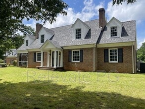10322 Cox Rd in Ford, VA - Foto de edificio - Building Photo
